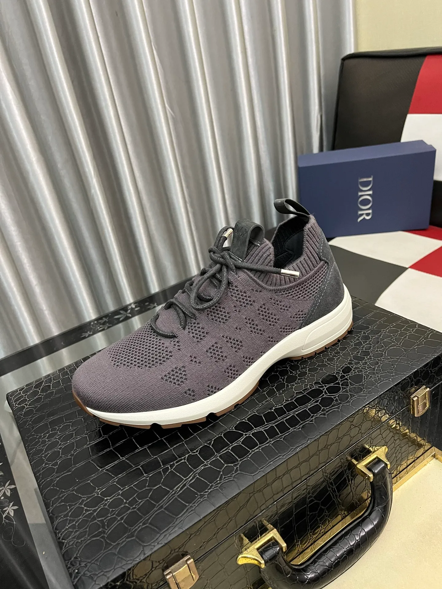 Men's shoes 💰: 400⌚️⌚️2025 new Dior fly-knit breathable casual men's shoes are on the market, original order, impeccable, the upper is made of imported fly-knit, and the original outsole is made one to one quarter. It is super comfortable on the feet. It is a must-buy pair of shoes. Available in sizes 38-446️⃣
